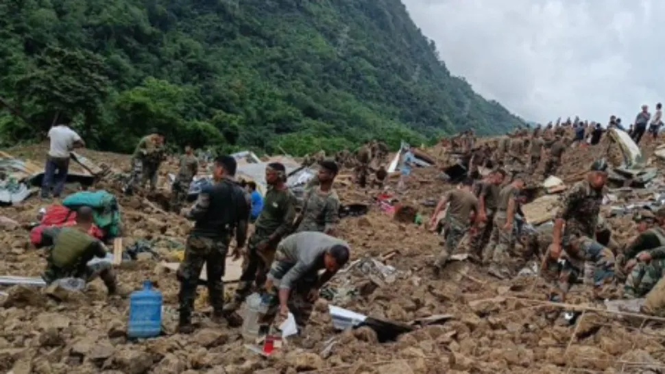 Cel puţin 20 de morţi şi zeci de dipăruţi, după o alunecare de teren, în India - FOTO&VIDEO