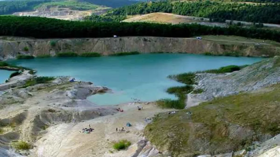 Un băiat de 15 ani a murit înecat într-un lac din Cluj