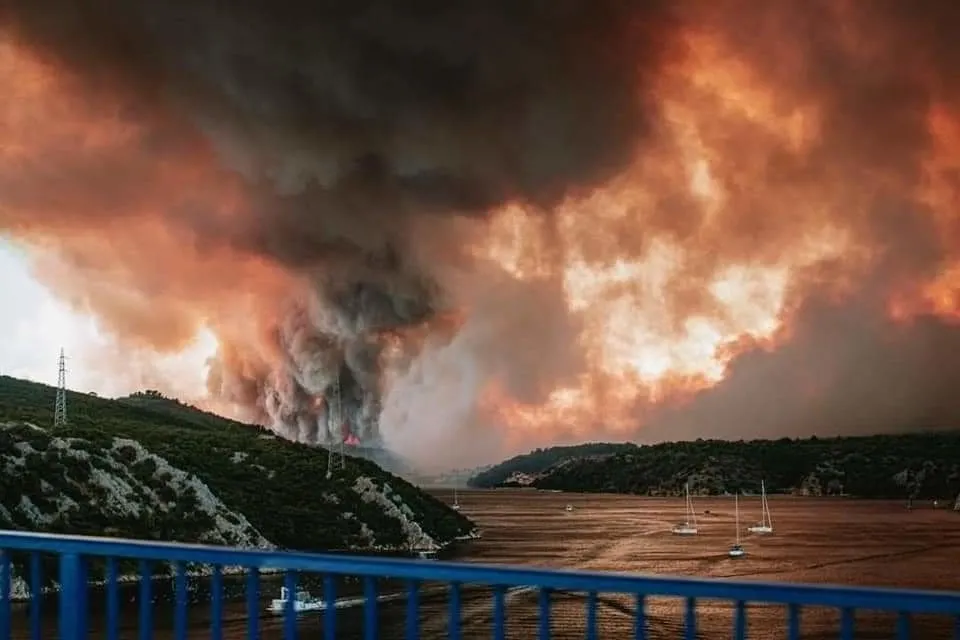 Incendii devastatoare în Croația. Zeci de case au fost distruse de flăcări - FOTO&VIDEO