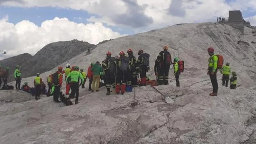 Povestea tulburătoare de la Marmolada. Primul salvator descrie imagini de coșmar: „Vârful muntelui a coborât, blocuri de gheață, morți...”