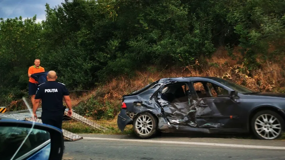 Planul roșu, activat de autorități - 17 persoane au fost implicate într-un accident grav - Un elicopter s-a deplasat la fața locului