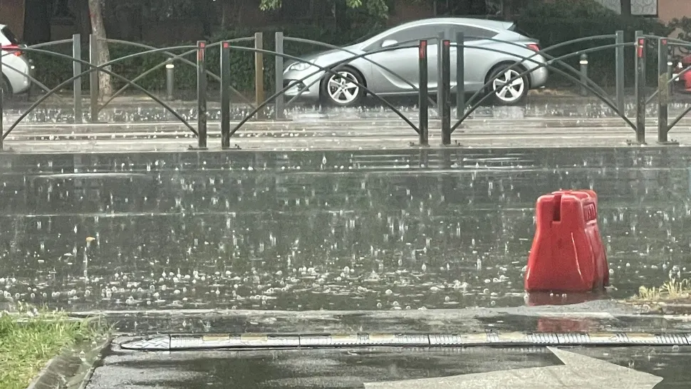 Temperaturi de până la 18 grade Celsius, ploi și vânt, în Capitală, până joi seara. Când se opresc precipitațiile - anunțul ANM 