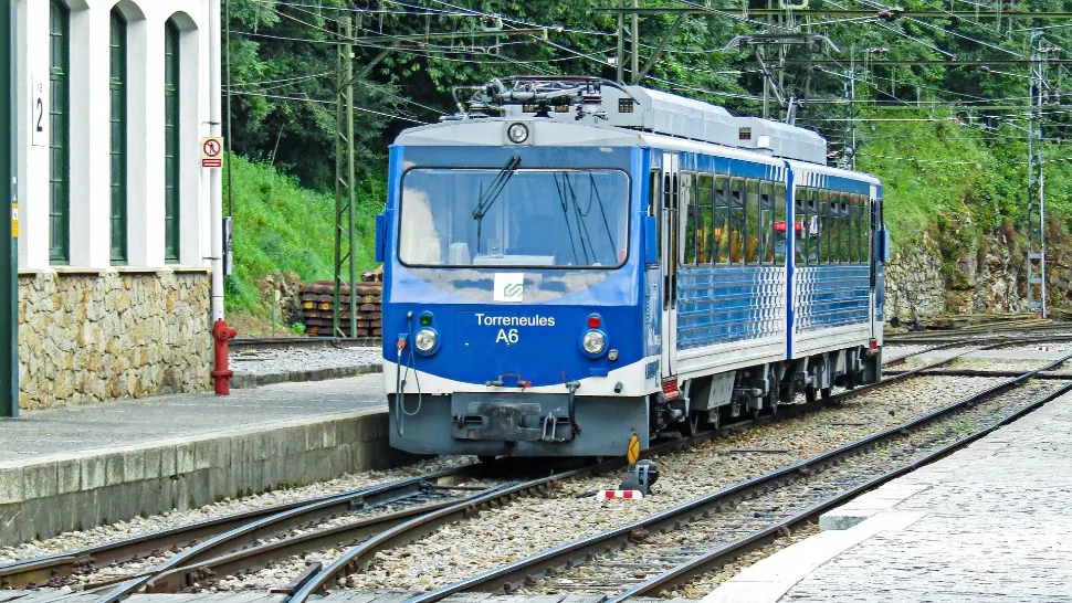 Canicula împinge oamenii să facă gesturi extreme. Ce au făcut pasagerii unui tren blocat în soare, la peste 40 de grade - VIDEO
