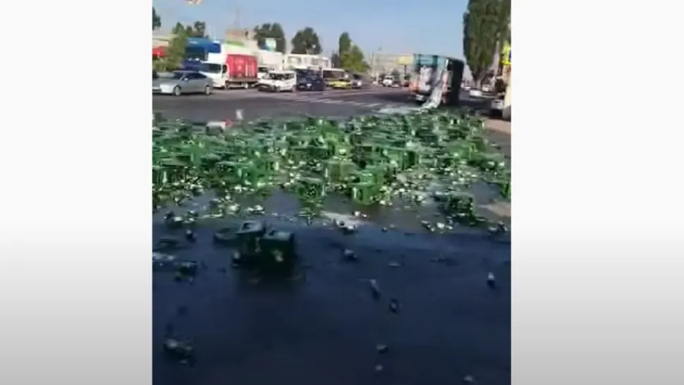 Râuri de bere pe o șosea din Constanța, în urma unui incident în trafic