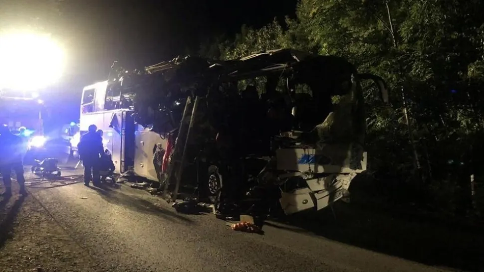 Accident cu o cisternă şi un microbuz, pe Centura Capitalei. 8 oameni au ajuns la spital