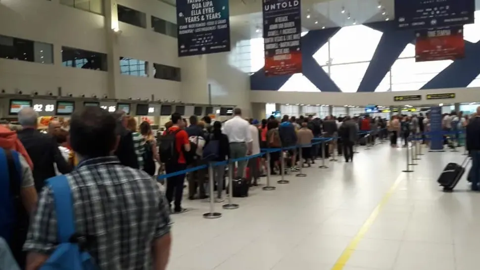 Aglomerație infernală și cozi uriașe de pasageri pe Otopeni, la orele de vârf - CNAB cere „răbdare și înțelegere”