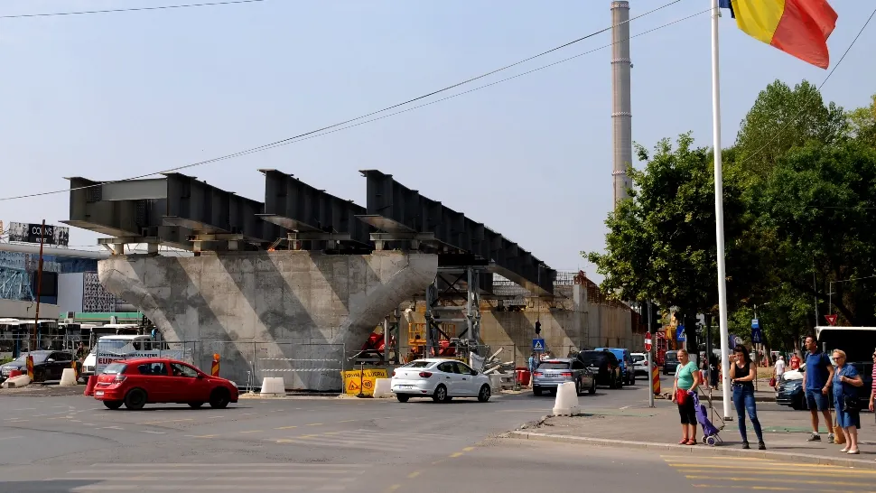 Restricții de circulație în Sectorul 4 al Capitalei! Grinzi metalice de peste 200 de tone ajung pe șantierul Pasajului "Europa Unită"