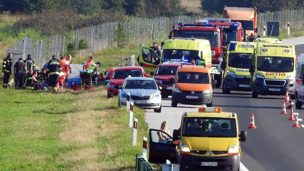 Carnagiu pe o autostradă din Croația. 11 persoane au murit în urma unui accident al unui autocar polonez - FOTO