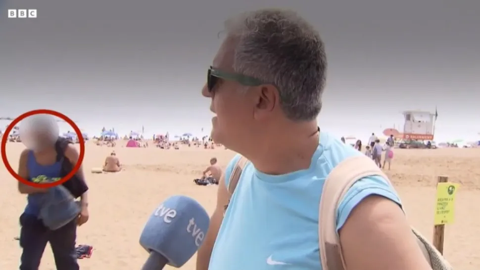 Momentul în care un hoț fură o geantă de pe plajă, în direct la TV - VIDEO