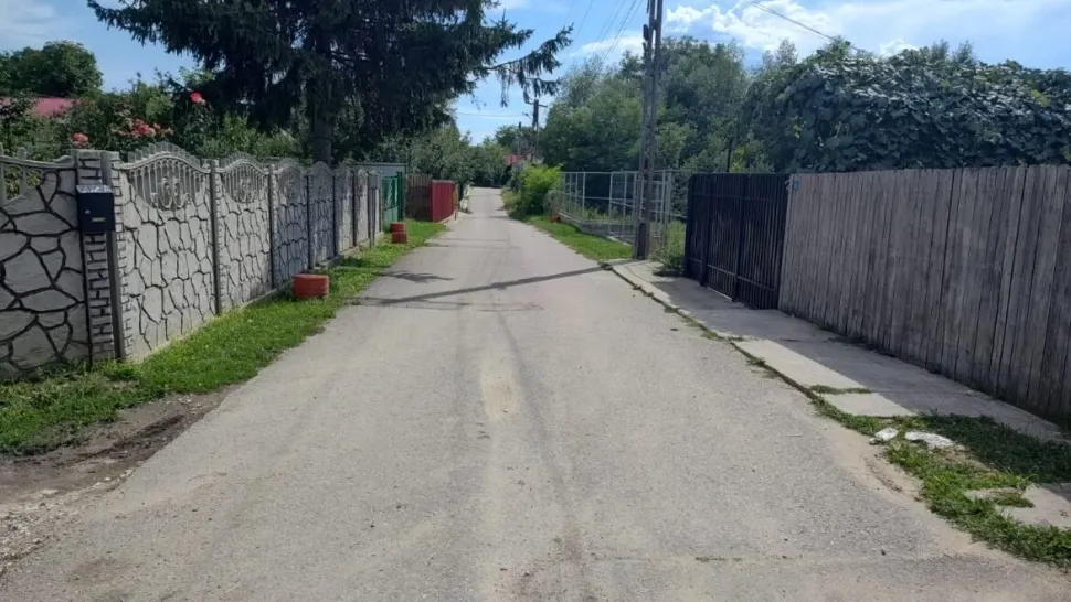 Străzile din România, unice în Europa, în 2022: Se toarnă asfalt peste gurile de canal - Unde s-a aplicat „soluția” - FOTO