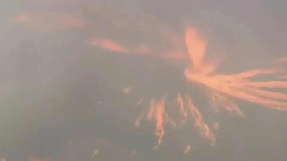 Tornadă de foc formată în timpul unui incendiu de vegetație, în Los Angeles - VIDEO