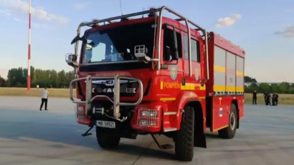 Pompierii români, gata pentru a interveni la incendiile din Franţa. Aceștia s-au îmbarcat în aeronavă C-17, de pe Aeroportul Otopeni 