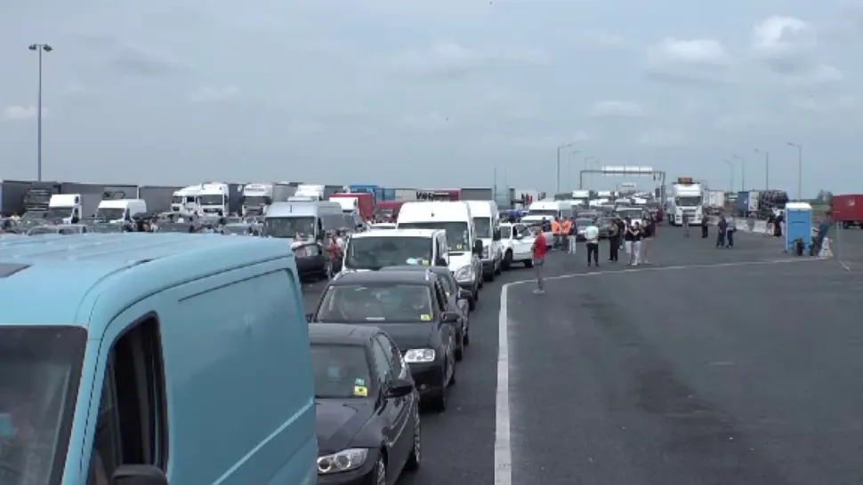 Haos la frontiere. Camioanele așteaptă peste 500 de minute ca să treacă vama