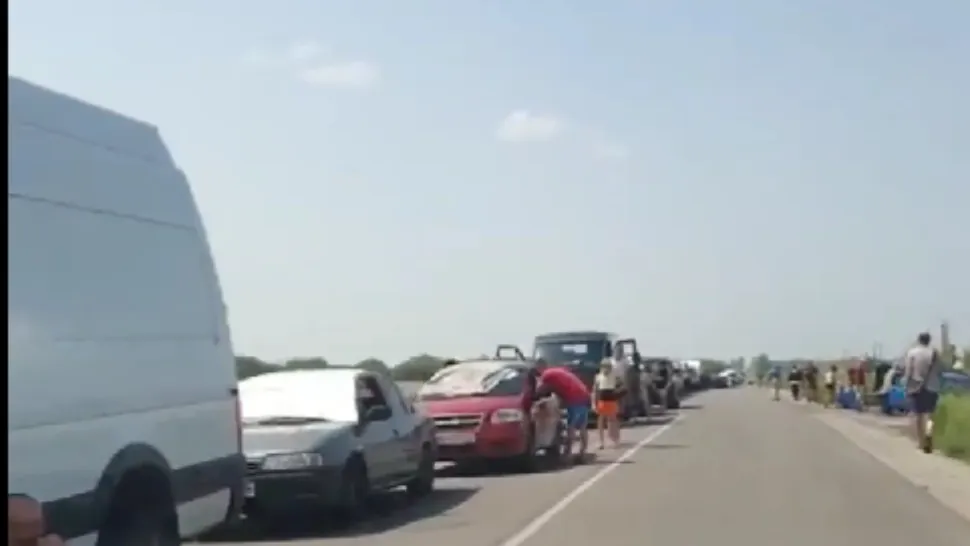 Panică în zona centralei nucleare Zaporojie. Cozi uriașe de mașini, oameni părăsesc regiunea - VIDEO