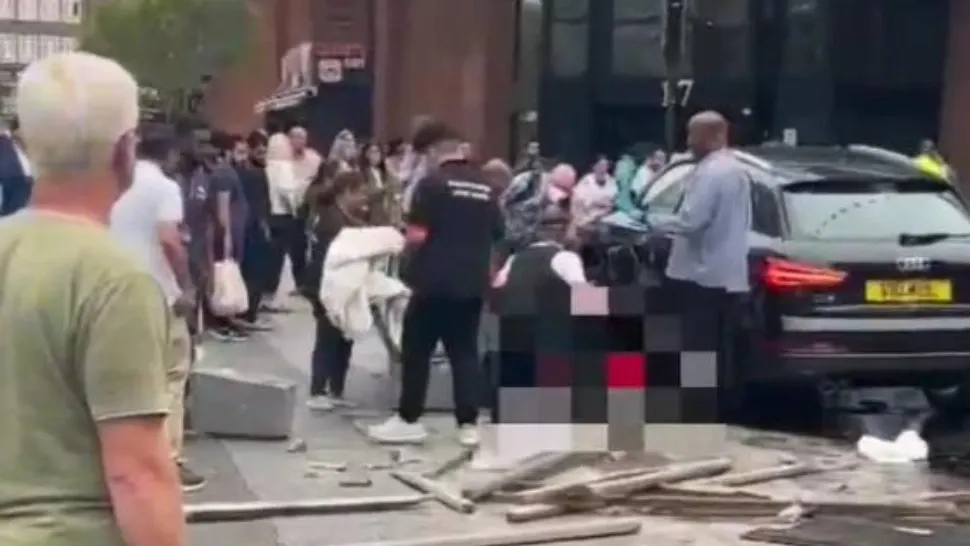 Un bărbat a intrat cu mașina într-un grup de oameni - Cel puțin 5 victime - VIDEO 