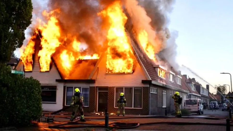 Peste 30 de români au rămas fără case după un incendiu devastator - Imagini teribile - VIDEO