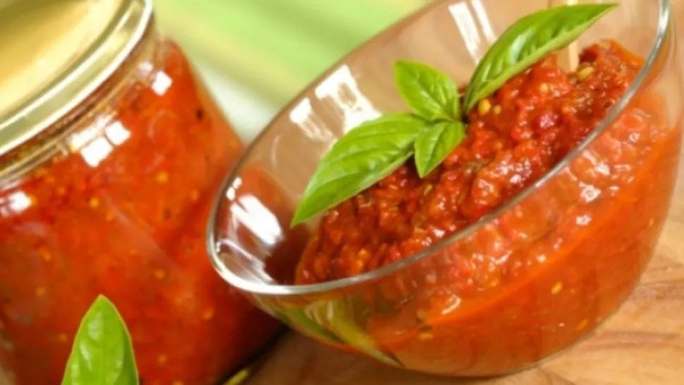 Cea mai bună zacuscă de vinete. Ingredientul care îi dă tot gustul. Secretul conservării perfecte peste iarnă
