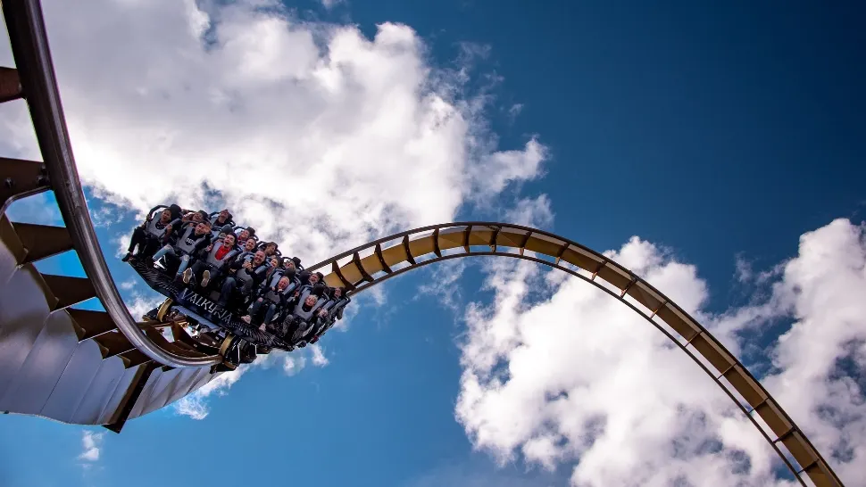 Zeci de răniți după ce două trenuri roller-coaster s-au ciocnit într-un parc de distracții