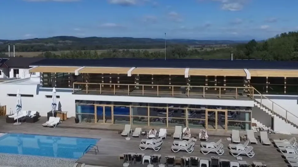 Apropiații lui George Simion, cazați în resorturi de lux (video)