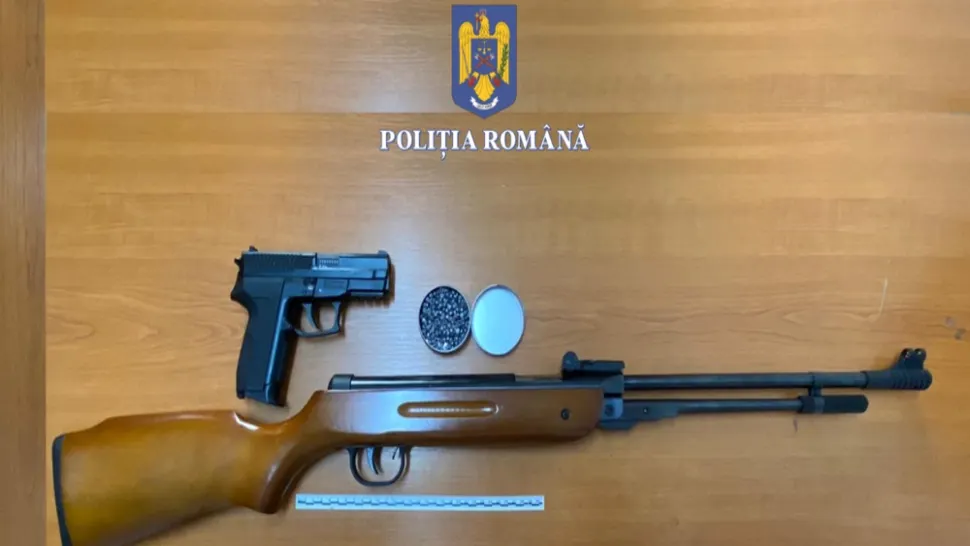 Bărbat, reținut după ce amenințat o persoană cu o armă deținută ilegal