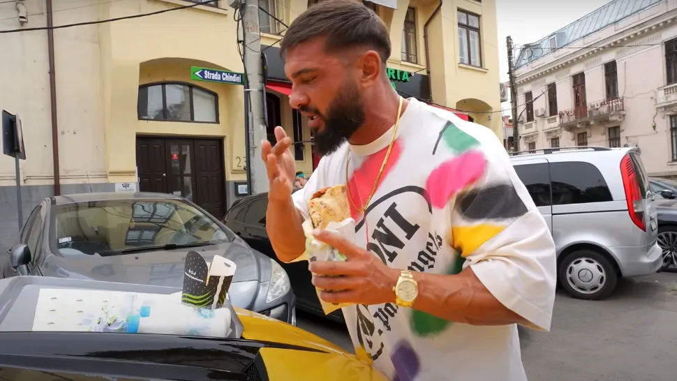Coadă imensă la un fast-food din București. Dorian Popa oferă shaorma gratuită pentru 3.000 de persoane