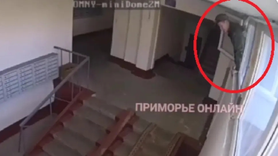 Ofițerii de recrutare ruși apelează la METODE INEDITE pentru a livra ordinele de încorporare - VIDEO