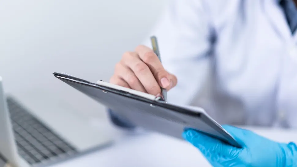 Asistenta medicală din Focșani care a înjurat o mămică venită cu bebelușul la UPU a fost concediată