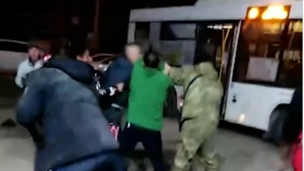 Soldații ruși mobilizați s-au bătut între ei după ce s-au îmbătat - IMAGINI INCREDIBILE