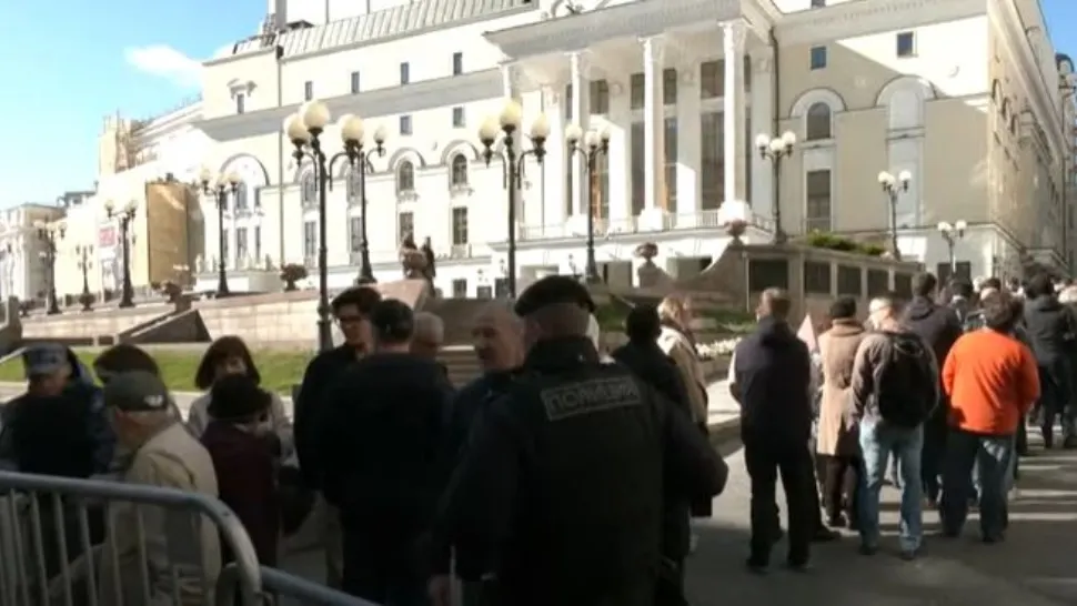  Sute de ruși au venit să-și ia rămas bun de la Mihail Gorbaciov - Putin, "prea ocupat" să participe la ceremonie