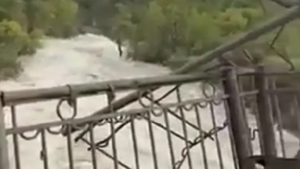 Rușii, acuzați că duc un război MURDAR. Au lovit cu rachete zona unui baraj, un oraș în pericol de a fi inundat - VIDEO
