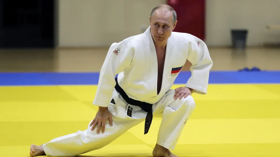 După ce bea, Vladimir Putin exersa scheme de judo și își lovea soția. Relatări șocante despre liderul rus
