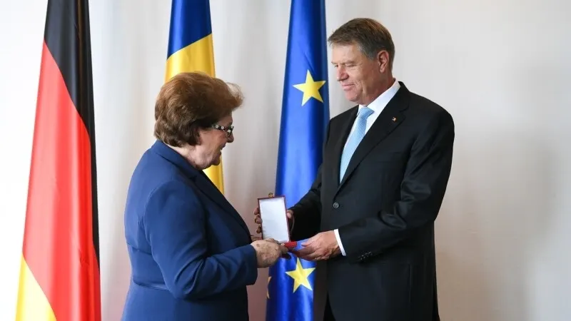 Moartea care a ȘOCAT! Doamna politicii românești s-a stins din viață. A fost decorată de către Klaus Iohannis