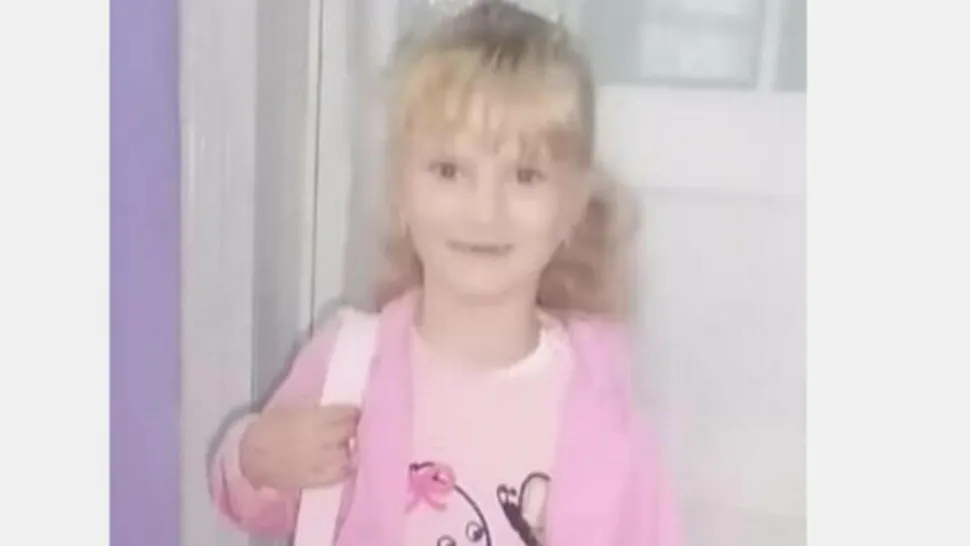 Fetița de 5 ani dată dispărută de mama sa, găsită la o fermă de la marginea unui drum
