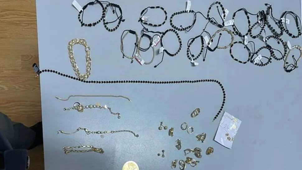 Bijuterii în valoare de peste 200.000 lei, descoperite de polițiștii de frontieră din Giurgiu