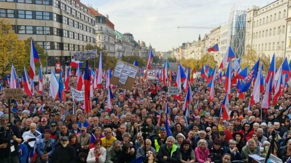 Proteste uriașe proruse în Cehia! MII de oameni cer demisia Guvernului și negocieri directe cu Moscova pentru gaze, înainte de iarnă - VIDEO