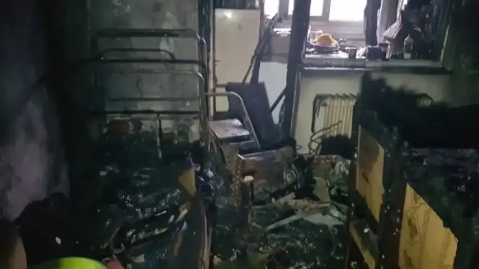 Incendiu violent într-un apartament din Craiova. Trei persoane au avut nevoie de îngrijiri medicale