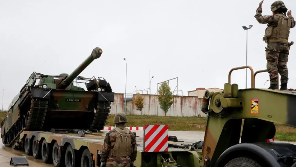 Primul convoi de blindate franceze pentru Grupul de Luptă NATO vine duminică seara, în România, prin Vama Nădlac