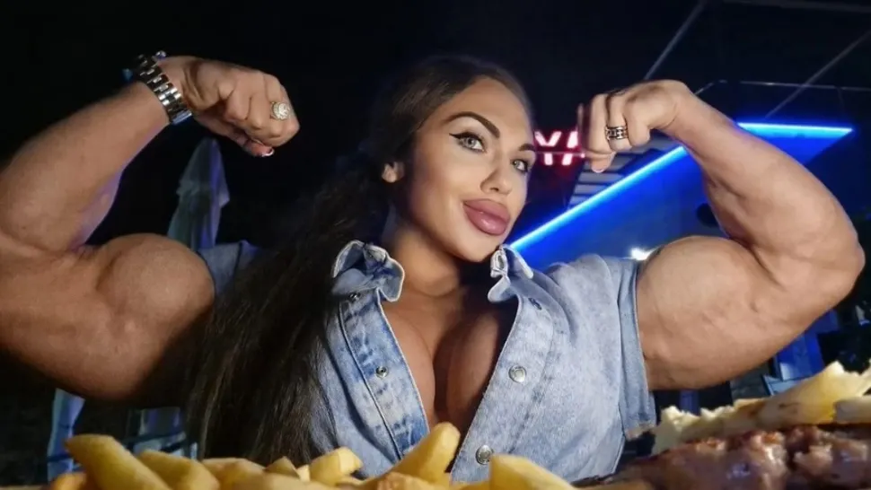 Cea mai puternică femeie din lume. Are 135 de kilograme și o dietă impresionantă