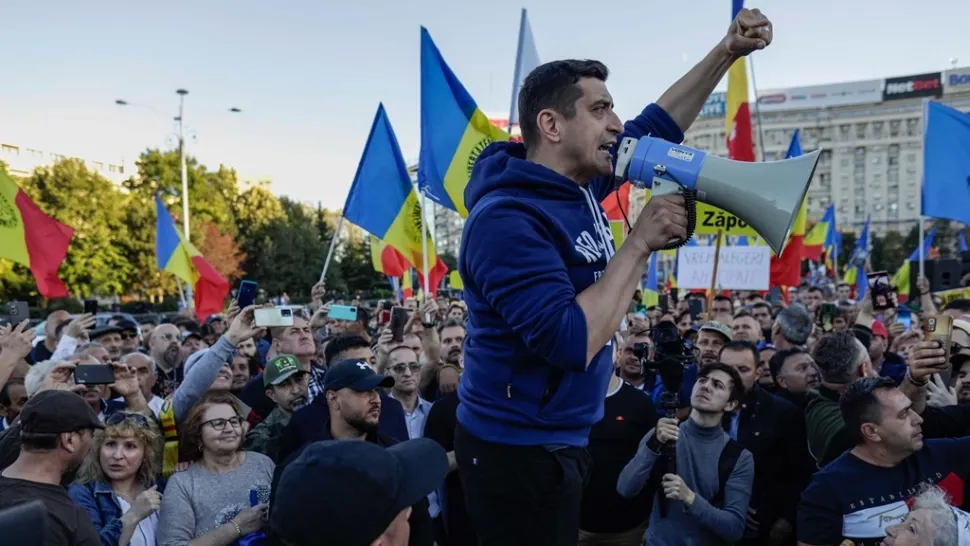 Protest pe tabere, în Piața Victoriei: Incidente violente! Șoșoacă: „Ajutor, ajutor, ajutor!” - Simion: „E diversiune PSD”