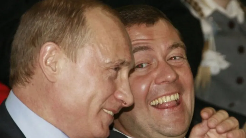 Medvedev, un nou atac halucinant. Macron a luat-o razna, a socializat prea mult cu "drogatul de la Kiev"