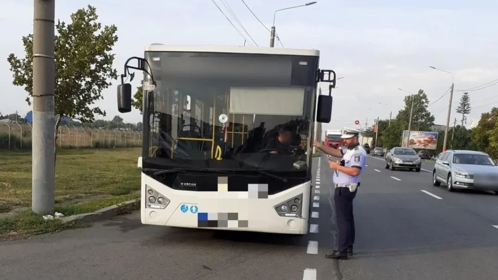 Șofer de autobuz din Focșani, prins drogat în trafic transportând călători