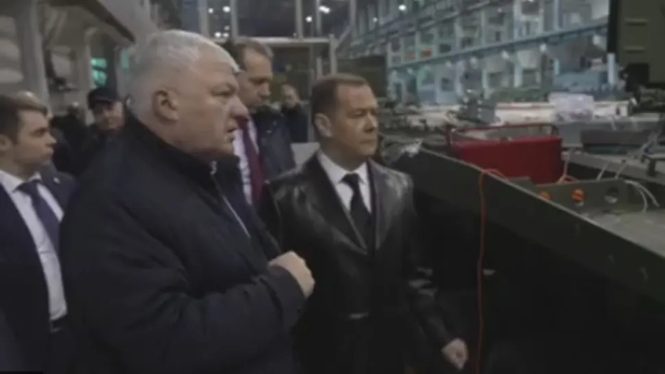 Medvedev, transformat în Hitler la o vizită propagandistă! Imaginile, aspru criticate de internauți