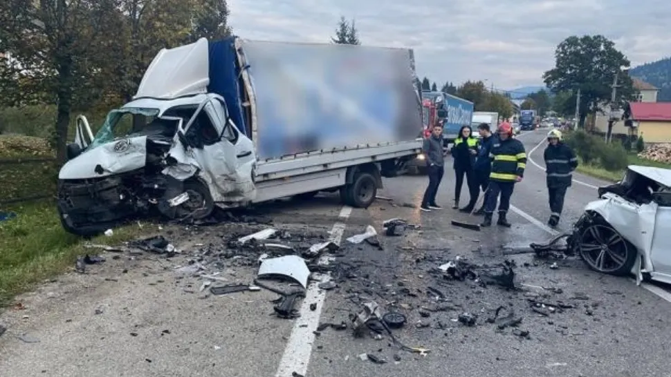 Accident grav provocat de șoferul unui BMW - 4 victime, între care 2 copii, după ce a intrat pe contrasens. Șocant cum arată mașina după impact - FOTO