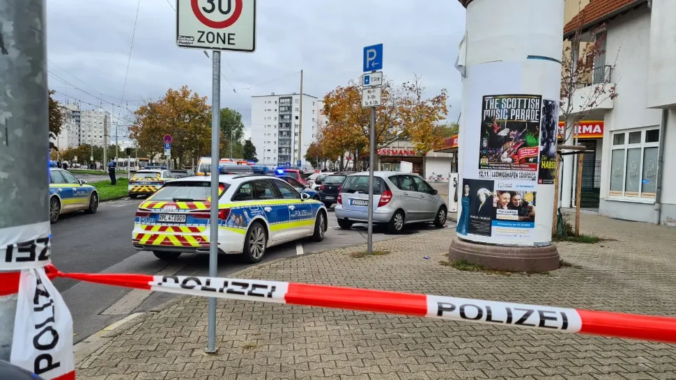 Atac armat cu cuțitul, în Germania. Două persoane au fost ucise, a treia e grav rănită. Atacatorul a fost prins de polițiști