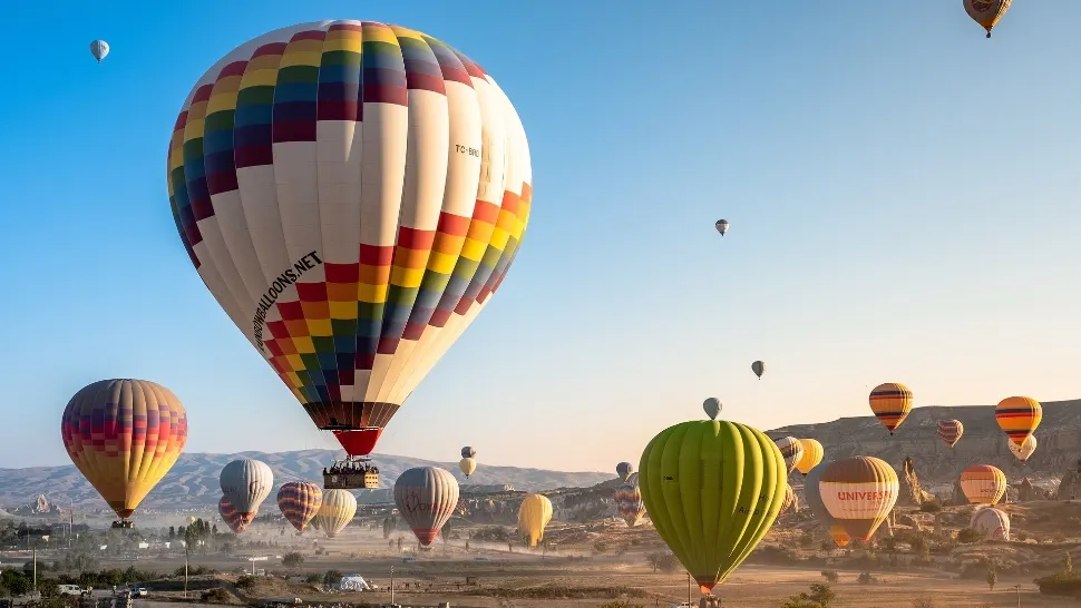 Un balon cu aer cald s-a prăbușit în Cappadocia: 2 morți și 3 răniți