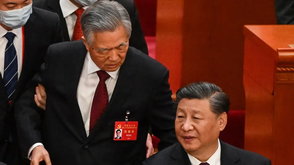 Scene INCREDIBILE în China. Fostul președinte al țării, dat afară de la congresul partidului comunist (VIDEO)