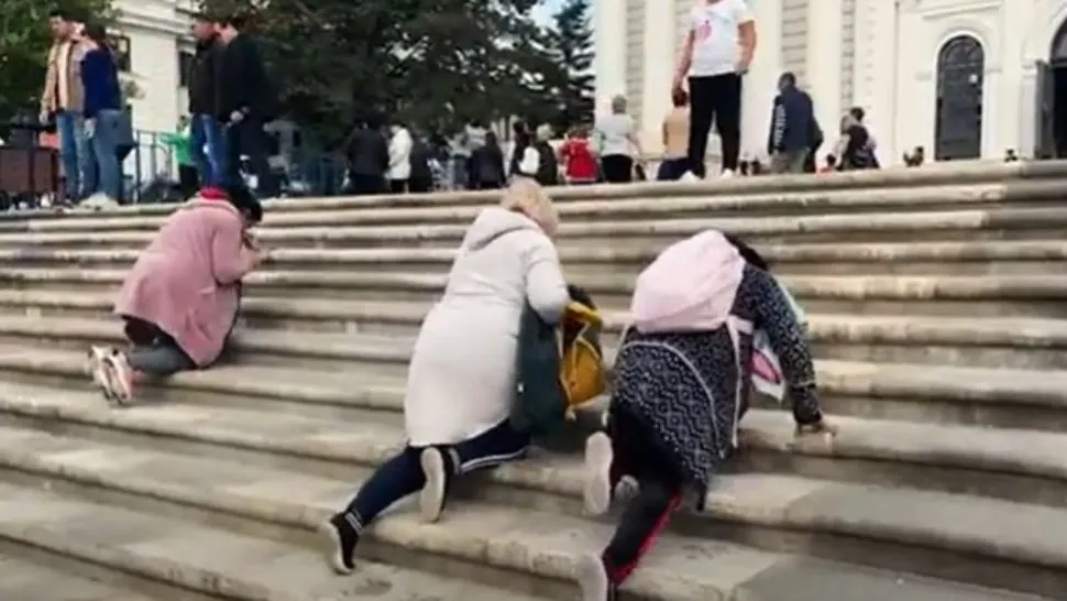 Cozi uriașe la racla cu moaștele Sfintei Parascheva - Este a treia zi de pelerinaj la Iași - VIDEO