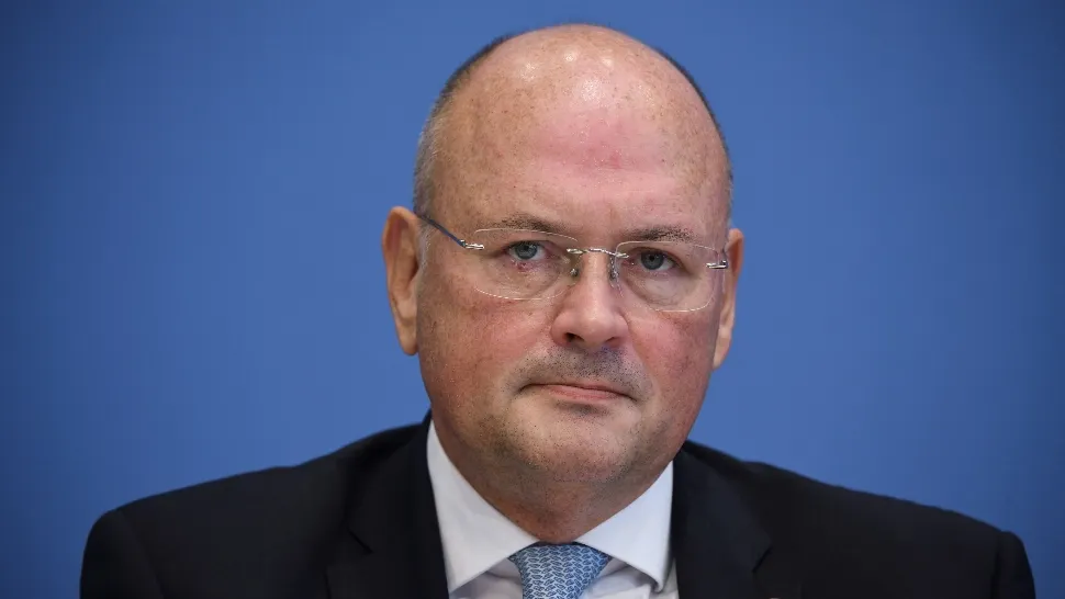 Șeful german al securității cibernetice a fost demis pentru legături cu Rusia