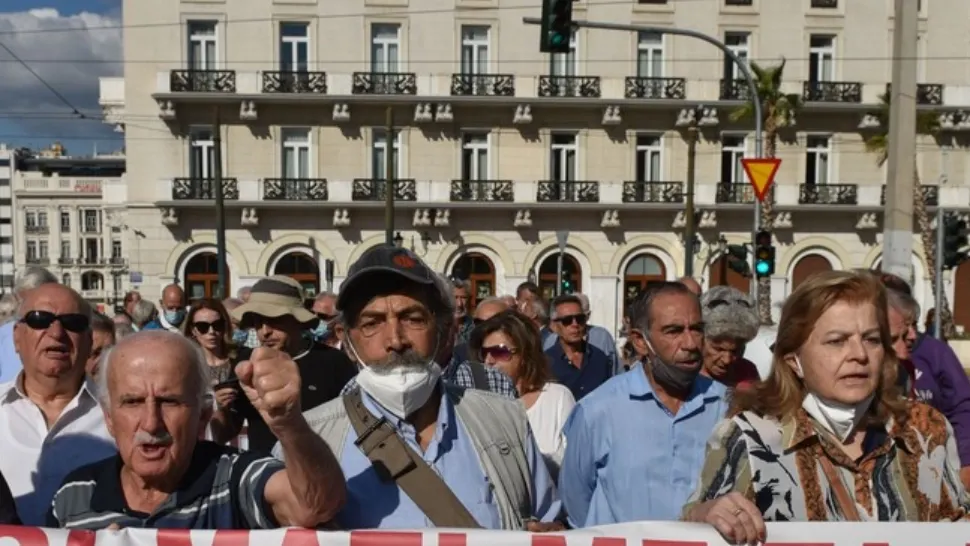 Revoltă în stradă, pensionarii au ieșit să-și strige disperarea și nemulțumirea 