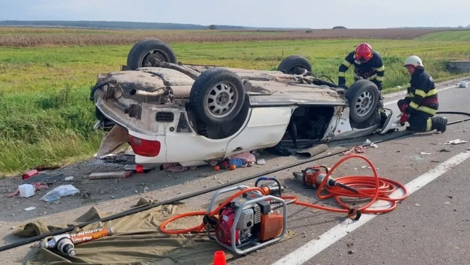 Accident grav în Bihor. Două persoane au murit şi alte două au fost rănite în urma unui impact devastator - VIDEO